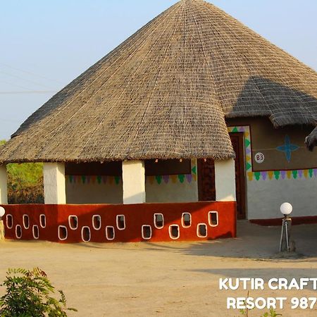Kutir Craft Village Resort Bherandiāla Exteriör bild