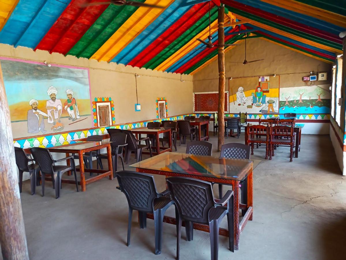Kutir Craft Village Resort Bherandiāla Exteriör bild