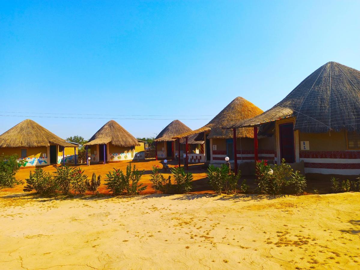 Kutir Craft Village Resort Bherandiāla Exteriör bild