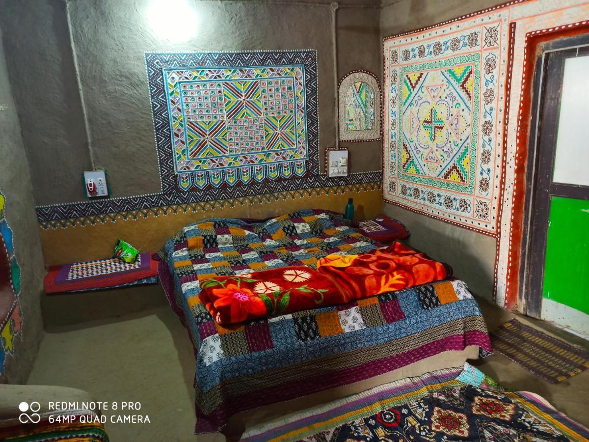 Kutir Craft Village Resort Bherandiāla Exteriör bild
