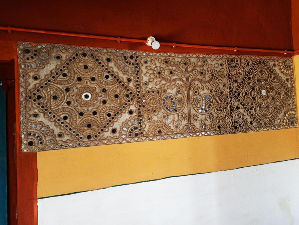 Kutir Craft Village Resort Bherandiāla Exteriör bild