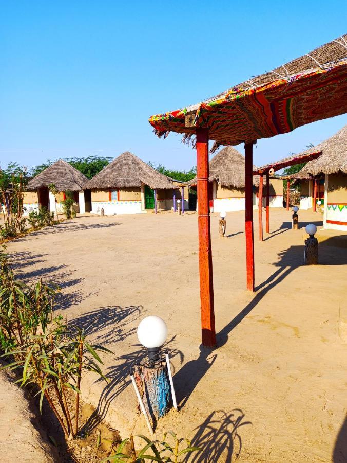 Kutir Craft Village Resort Bherandiāla Exteriör bild