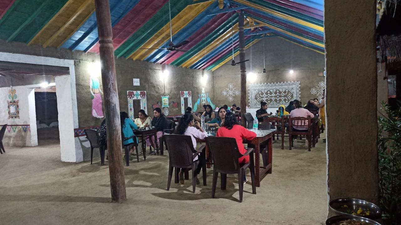 Kutir Craft Village Resort Bherandiāla Exteriör bild