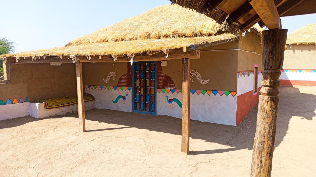 Kutir Craft Village Resort Bherandiāla Exteriör bild
