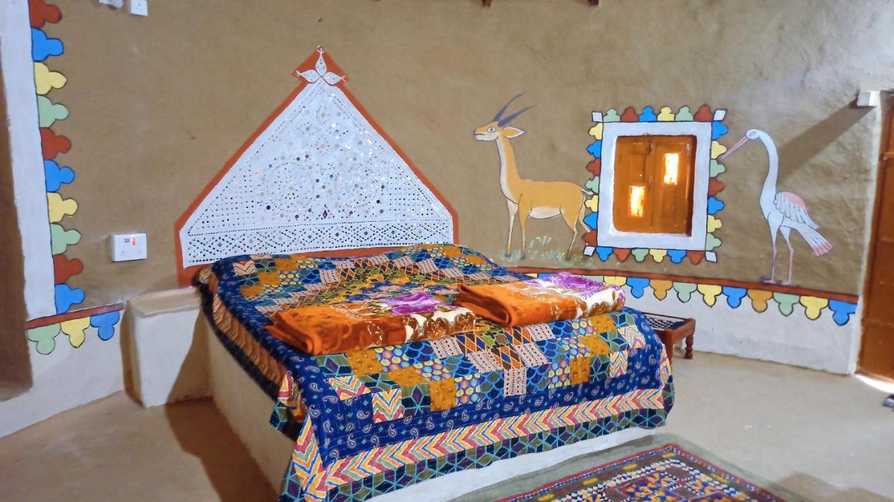 Kutir Craft Village Resort Bherandiāla Exteriör bild