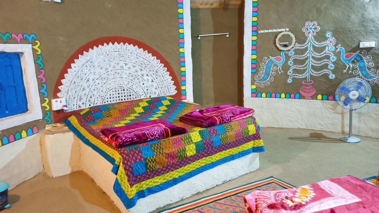 Kutir Craft Village Resort Bherandiāla Exteriör bild