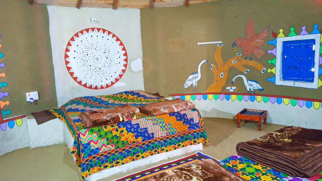 Kutir Craft Village Resort Bherandiāla Exteriör bild