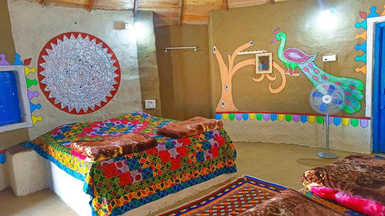 Kutir Craft Village Resort Bherandiāla Exteriör bild