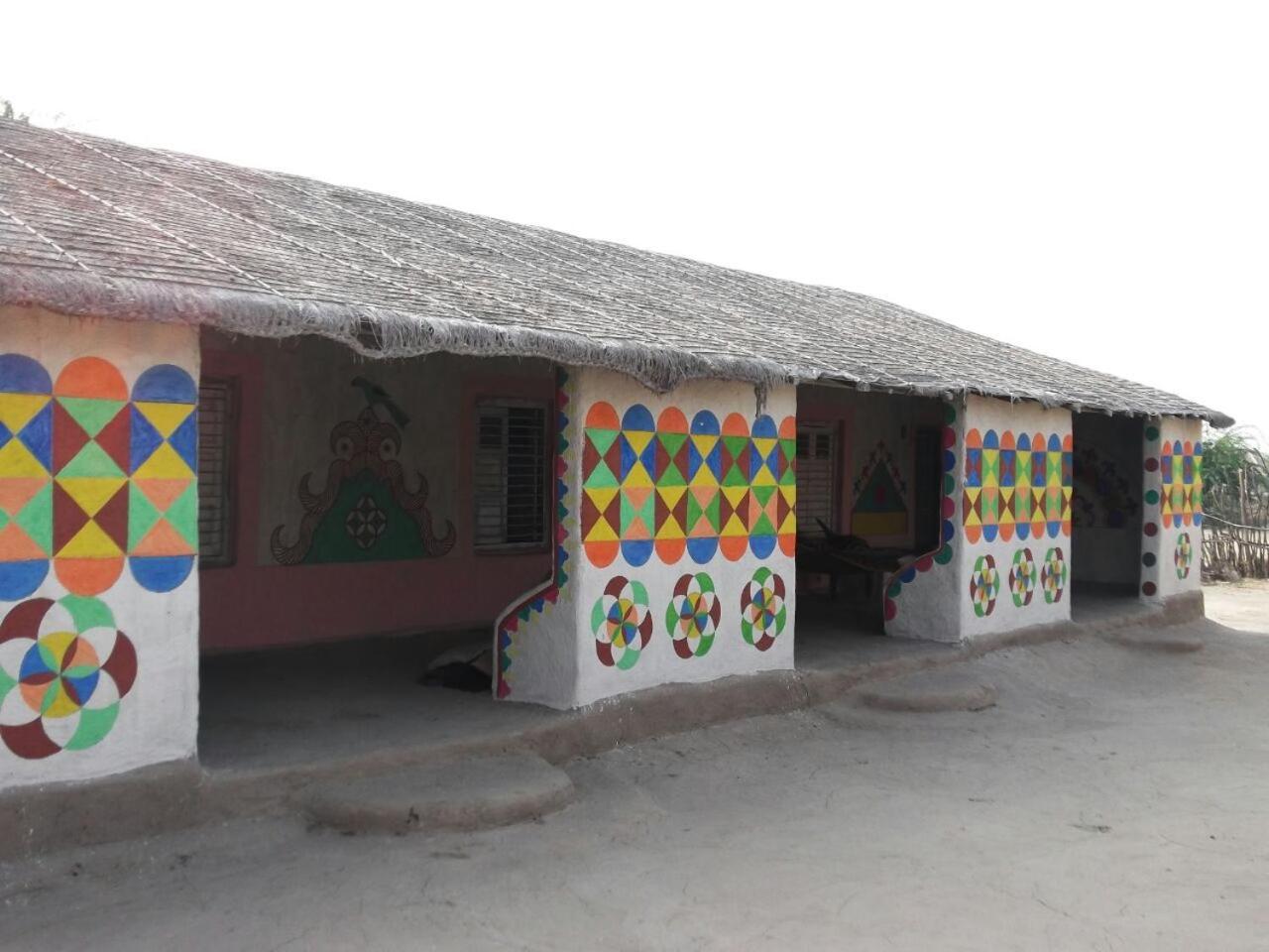 Kutir Craft Village Resort Bherandiāla Exteriör bild