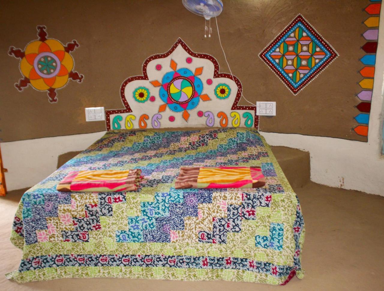 Kutir Craft Village Resort Bherandiāla Exteriör bild