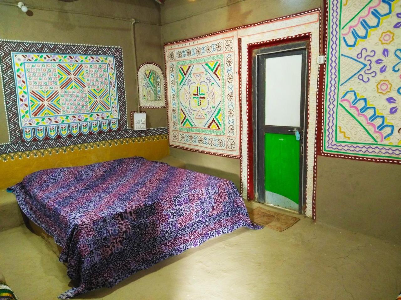 Kutir Craft Village Resort Bherandiāla Exteriör bild