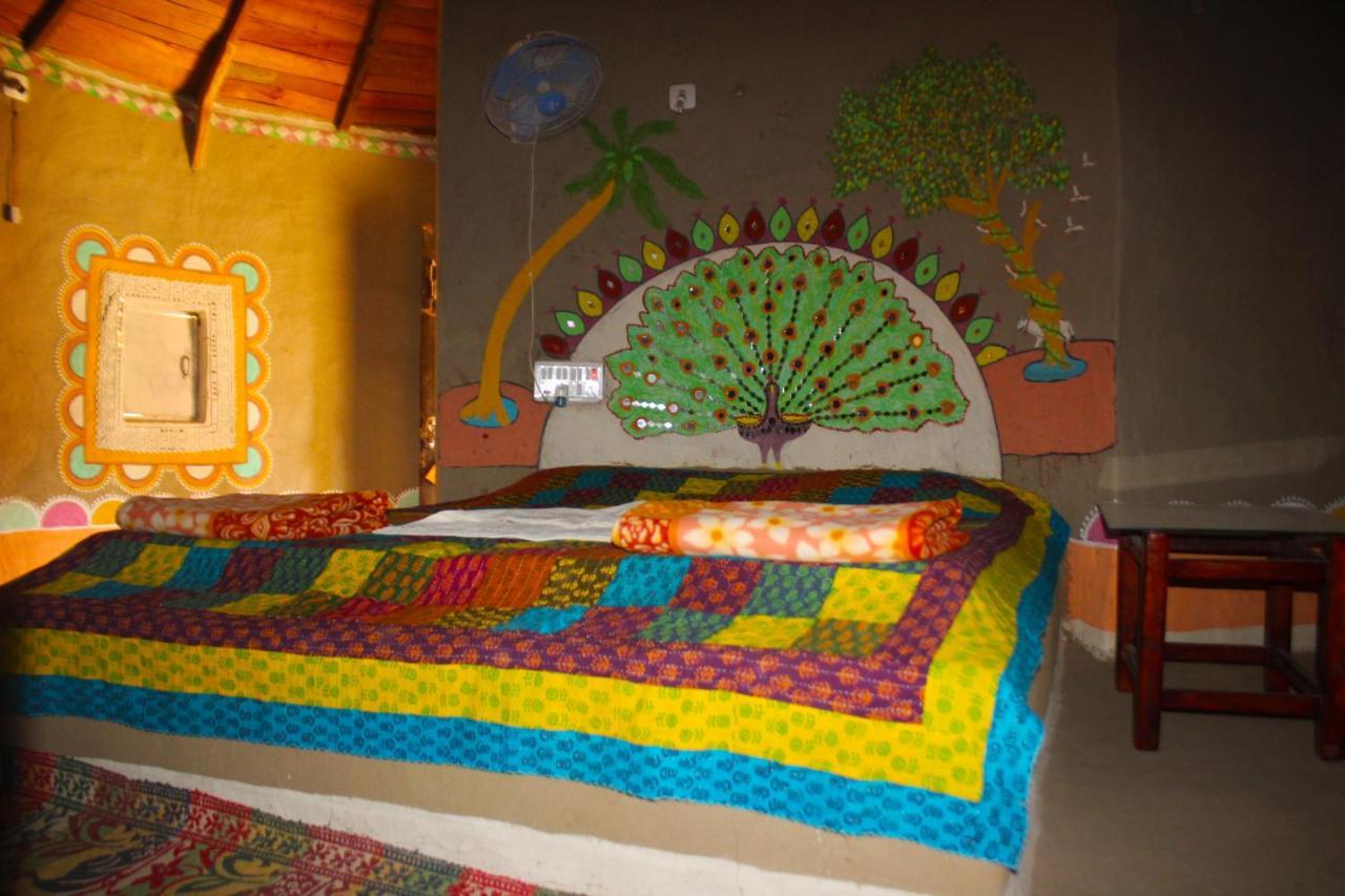Kutir Craft Village Resort Bherandiāla Exteriör bild