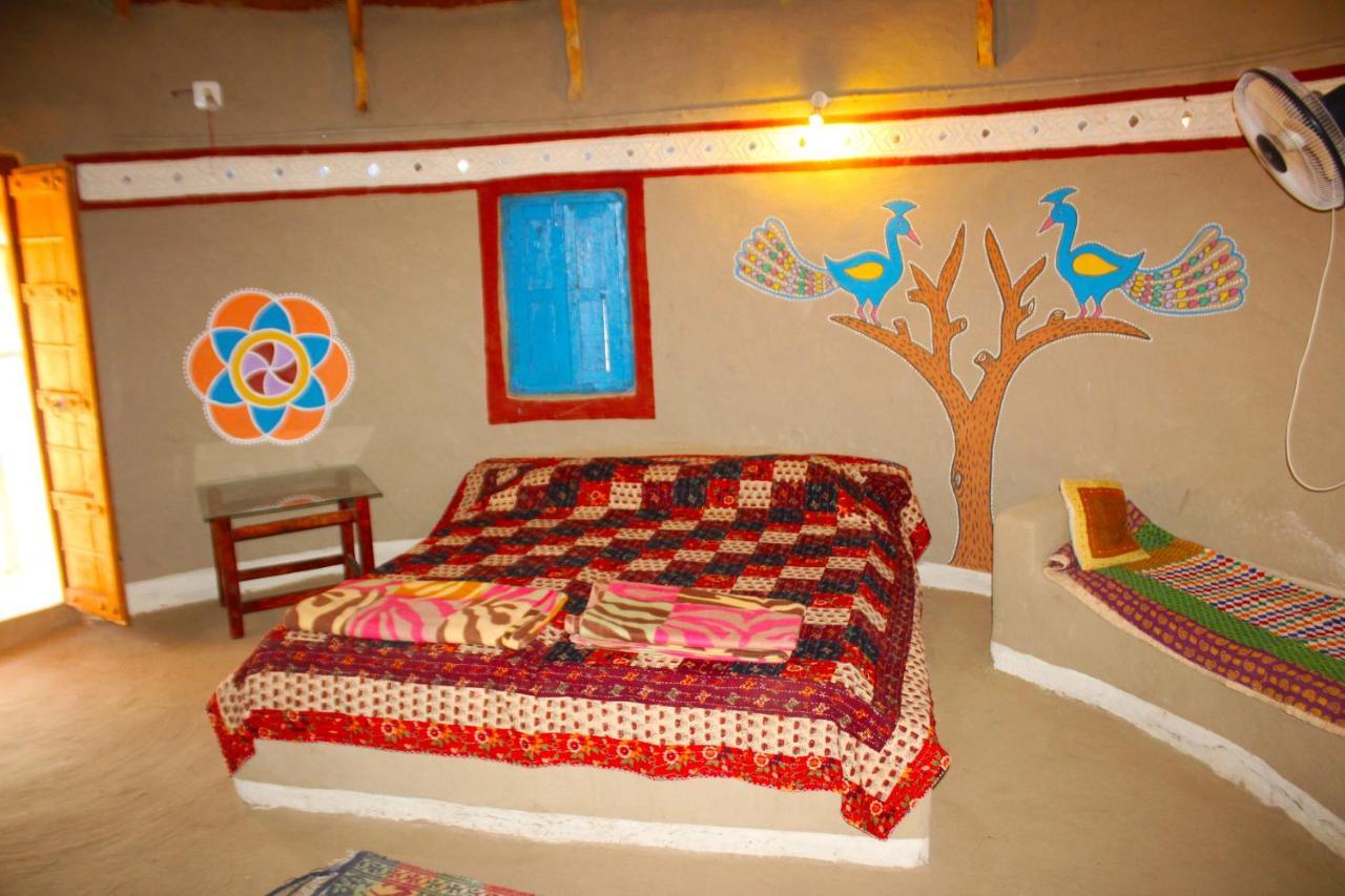 Kutir Craft Village Resort Bherandiāla Exteriör bild