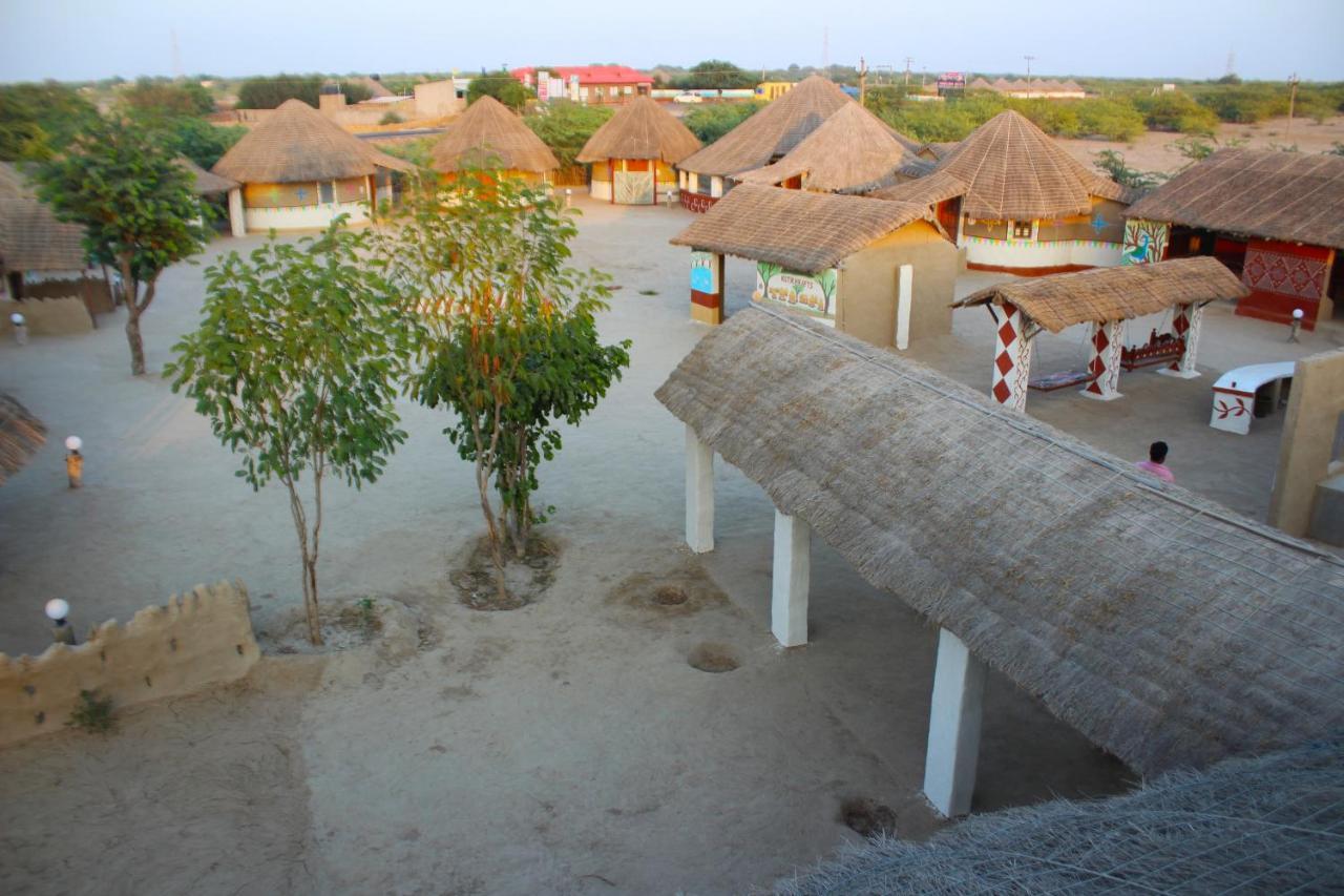 Kutir Craft Village Resort Bherandiāla Exteriör bild