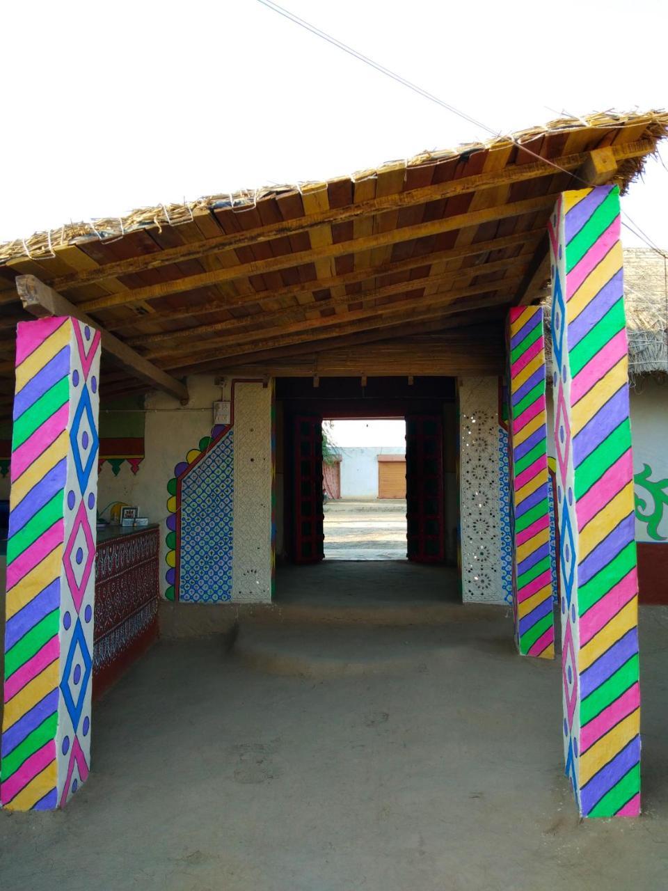 Kutir Craft Village Resort Bherandiāla Exteriör bild