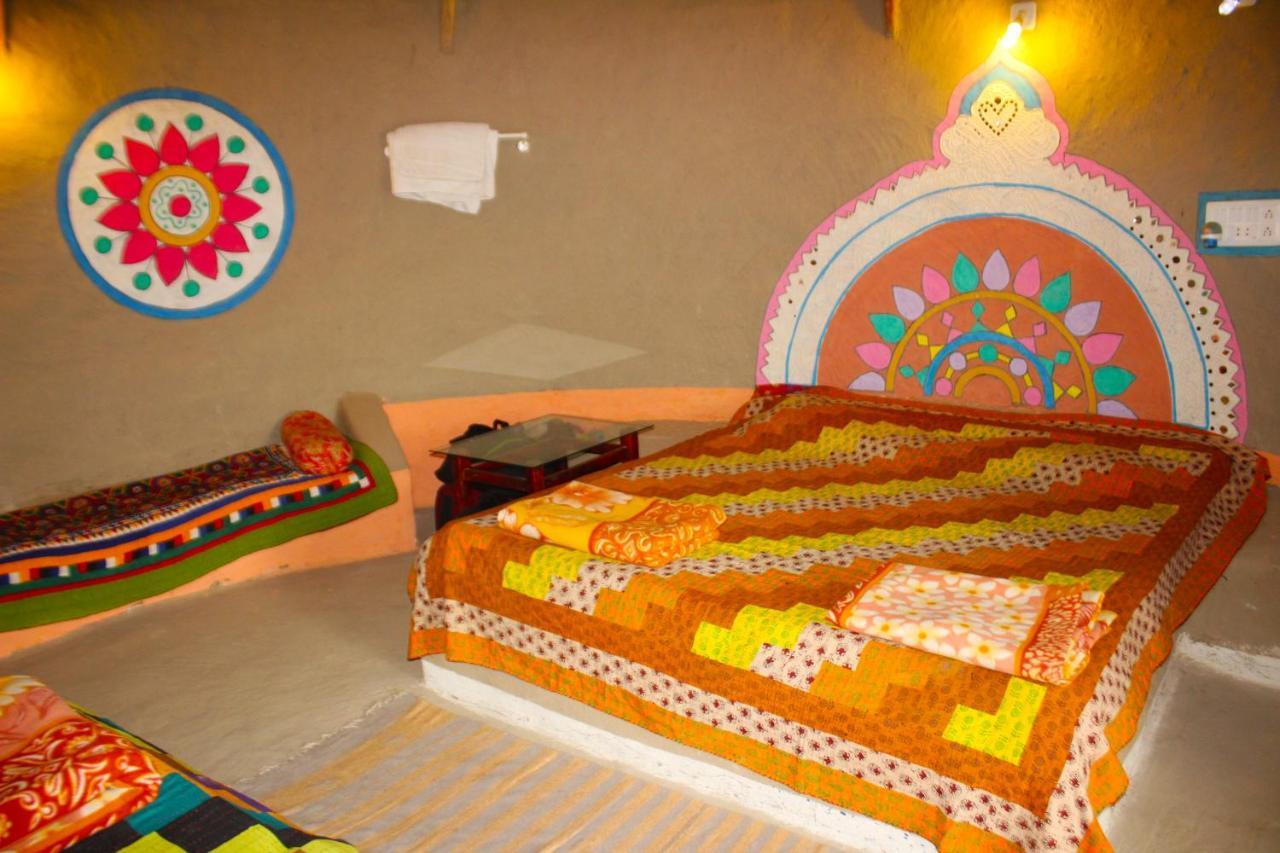 Kutir Craft Village Resort Bherandiāla Exteriör bild