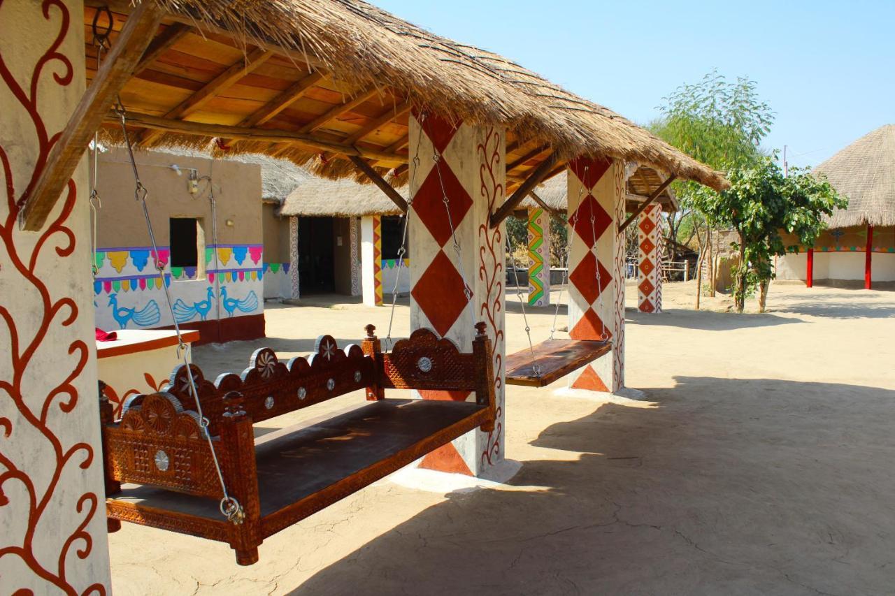 Kutir Craft Village Resort Bherandiāla Exteriör bild