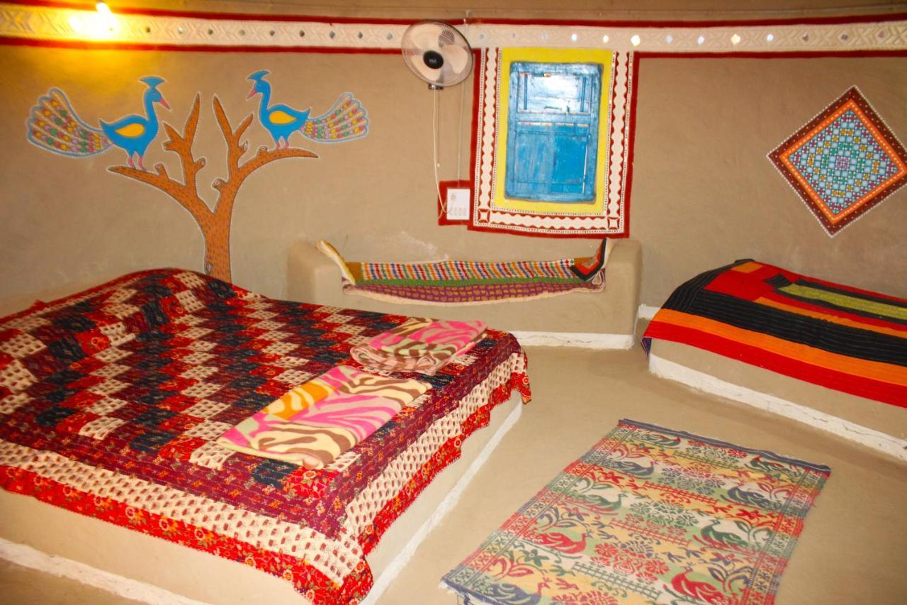 Kutir Craft Village Resort Bherandiāla Exteriör bild