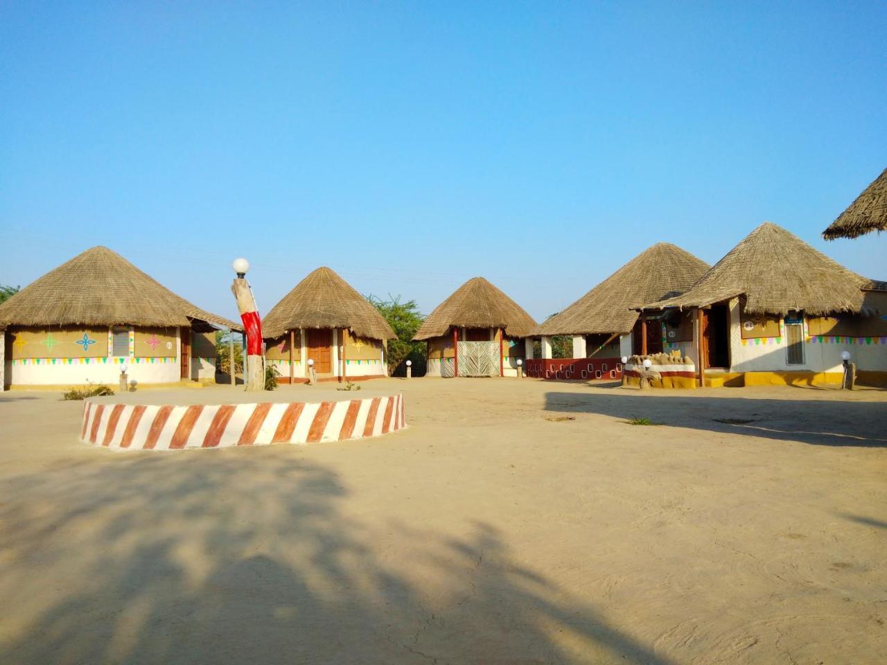 Kutir Craft Village Resort Bherandiāla Exteriör bild