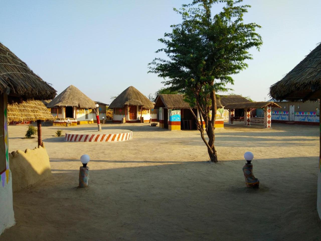 Kutir Craft Village Resort Bherandiāla Exteriör bild