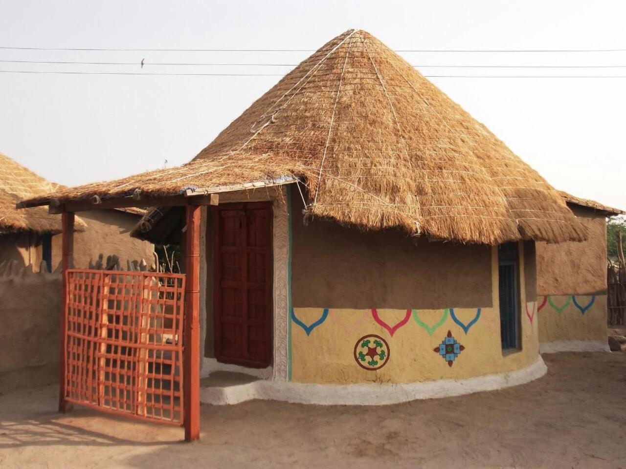 Kutir Craft Village Resort Bherandiāla Exteriör bild