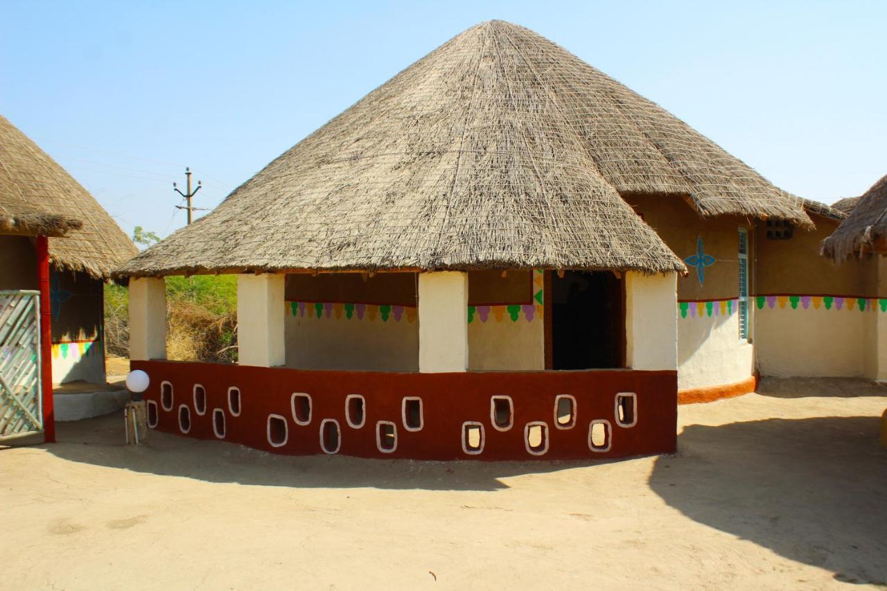 Kutir Craft Village Resort Bherandiāla Exteriör bild