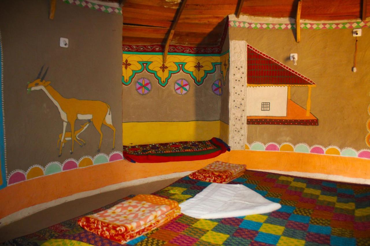 Kutir Craft Village Resort Bherandiāla Exteriör bild