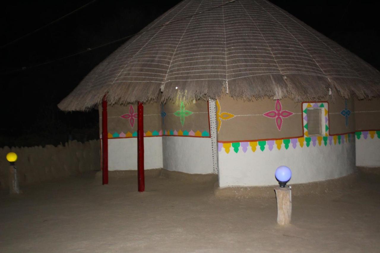 Kutir Craft Village Resort Bherandiāla Exteriör bild