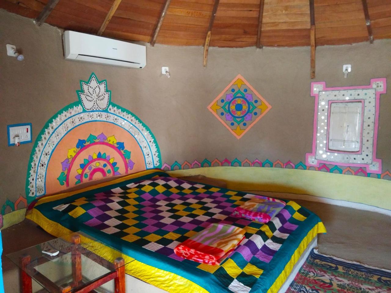 Kutir Craft Village Resort Bherandiāla Exteriör bild