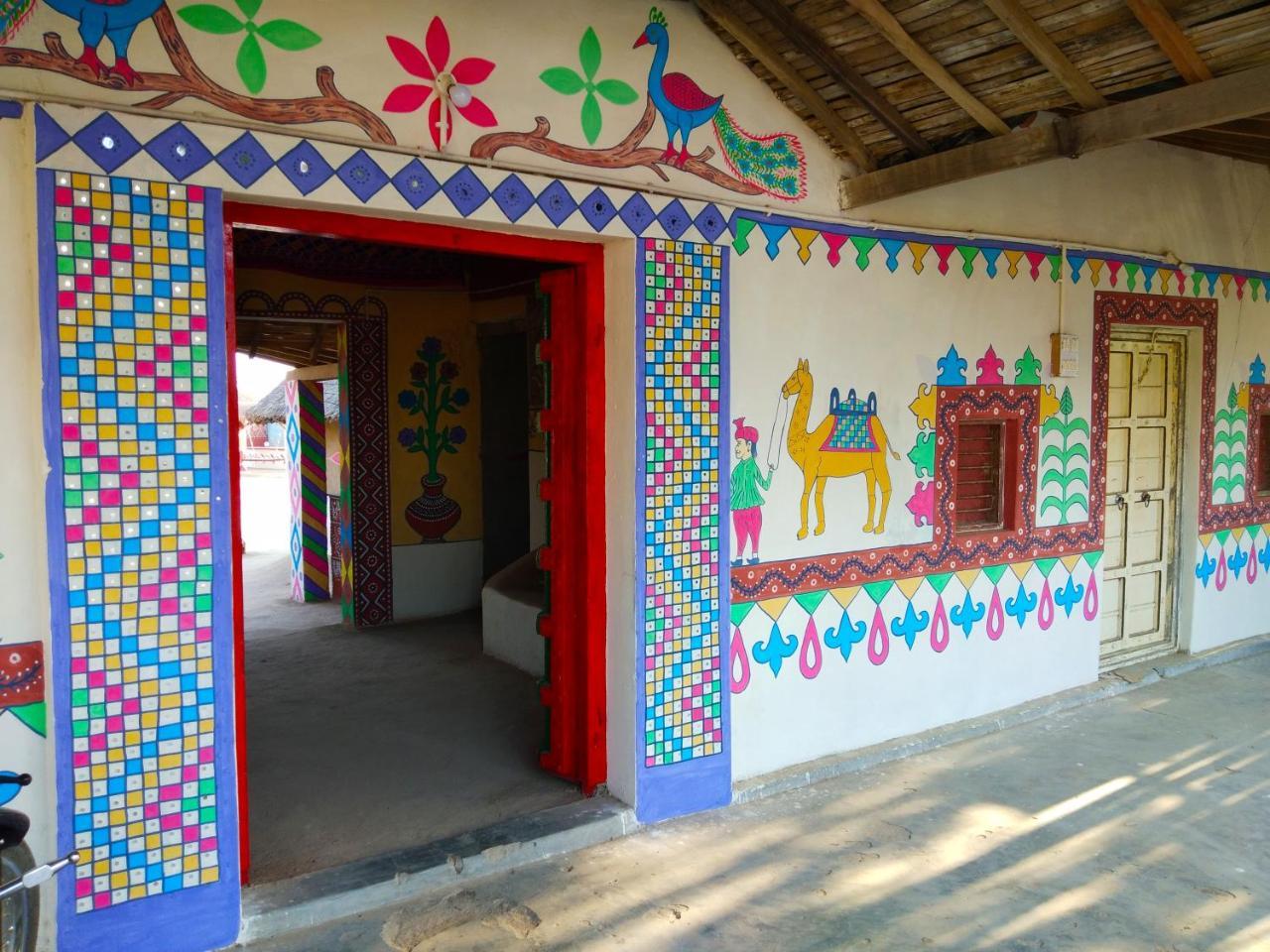 Kutir Craft Village Resort Bherandiāla Exteriör bild