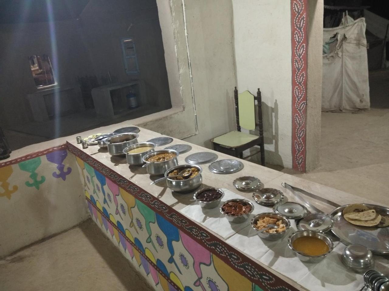 Kutir Craft Village Resort Bherandiāla Exteriör bild