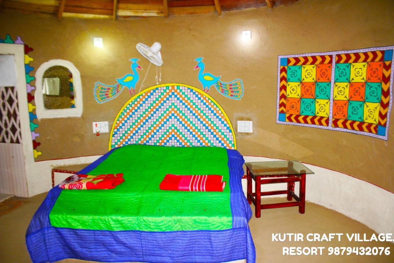 Kutir Craft Village Resort Bherandiāla Exteriör bild